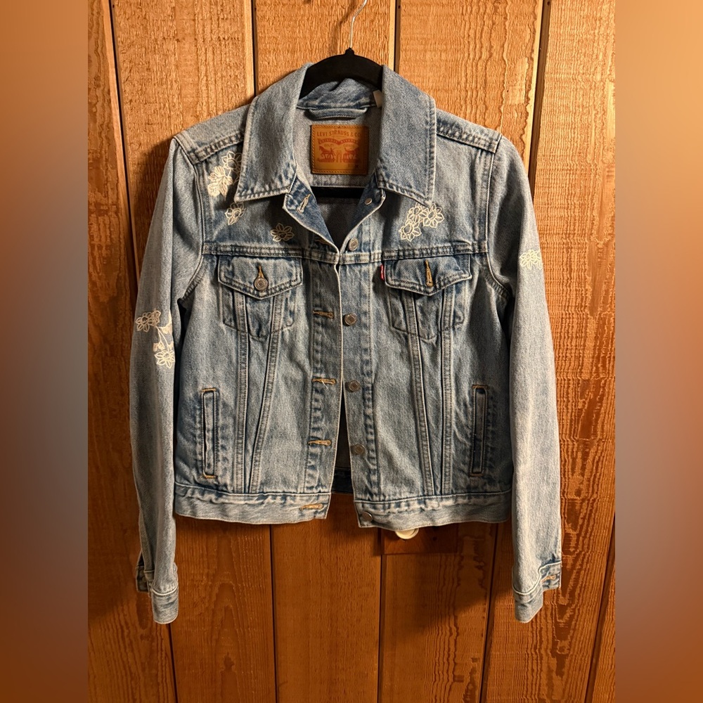 Levi Premium Embroidered Trucker Jacket Medium